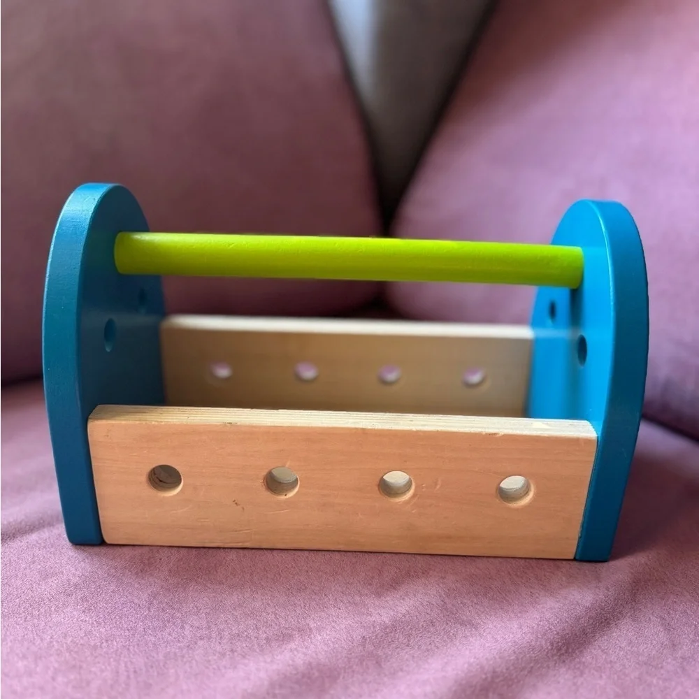 🔨 Hape Wooden Tool Box & Hammer Set 🧰 - Picture 5 of 10